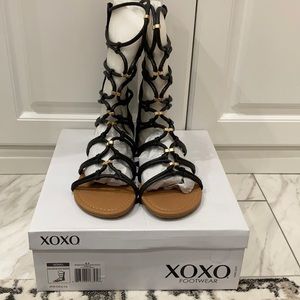 NWT XOXO Black with gold sandals Size 8 1/2